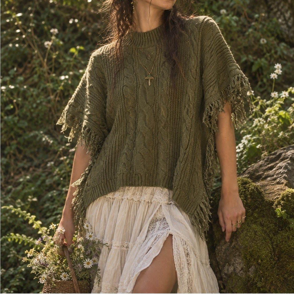 Forest Cottage Cable Knit Poncho M Green Mock Neck Fringe Trim Shawl Goblincore